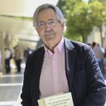 Interview with the writer Jose Enrique Gil-Delgado Crespo at the Book Fair.