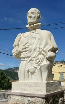 Monumento a Julián Romero en Huélamo