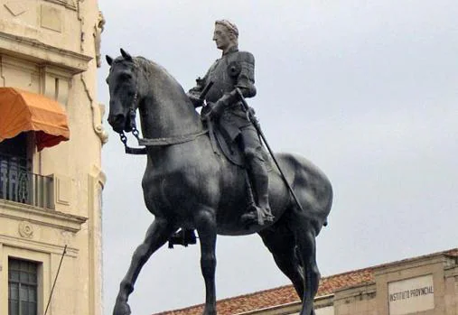 Monumento al Gran Capitán, por Mateo Inurria, en la plaza de las Tendillas de Córdoba.