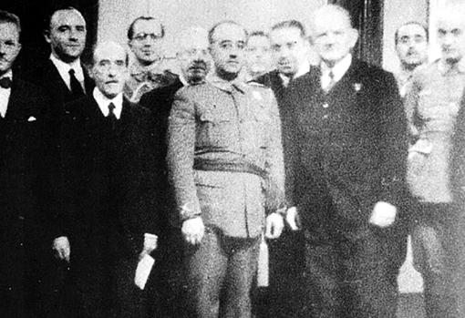 Franco con Johannes Bernhardt (2º por la Izquierda)