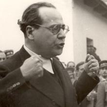 El presidente republicano Juan Negrín, durante una visita al frente del Ebro en 1938