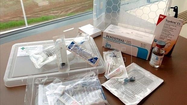 Vista del llamado «kit de eutanasia» que se vende en algunas farmacias de Bélgica.