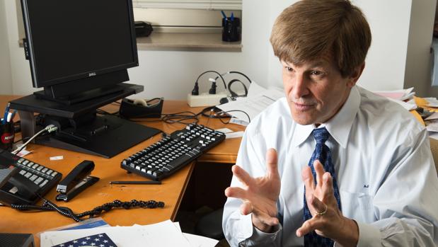 Allan Lichtman, experto en predecir quiénes ganarán las elecciones