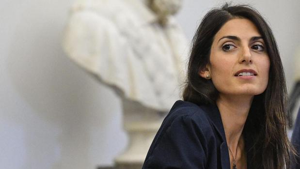 La alcaldesa de Roma, Virginia Raggi, durante una rueda de prensa en la capital italiana el pasado septiembre