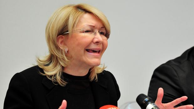 La exfiscal, Luisa Ortega, en una rueda de prensa en Madrid, tras regresar de La Haya