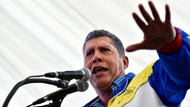 Henri Falcón, en un acto de la campaña electoral ante voluntarios