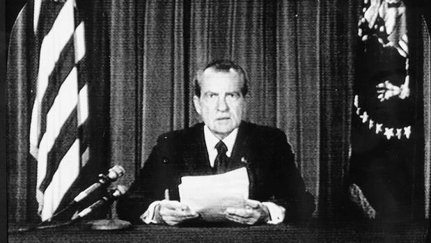 Richard Nixon anuncia su dimisión como presidente de los Estados Unidos
