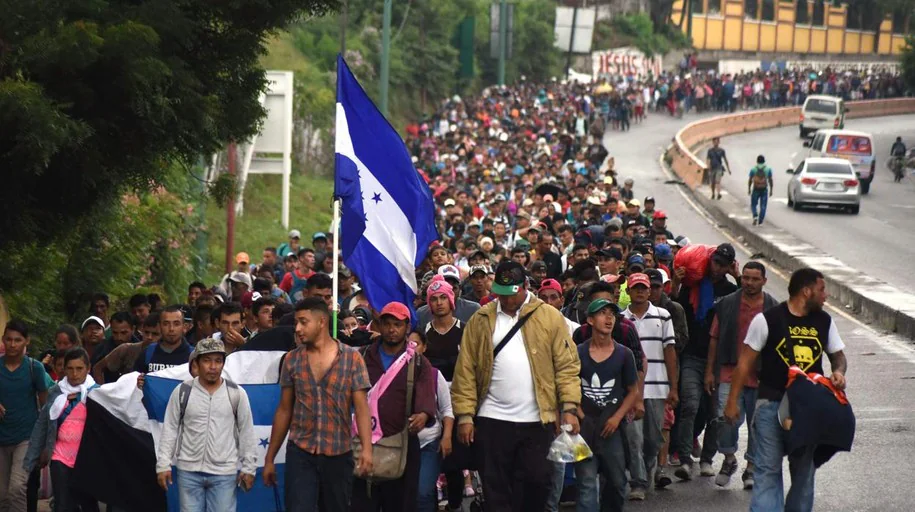 La Caravana De Centroamericanos Desafia A Trump Y Continua Rumbo A Ee Uu Pese A Sus Amenazas