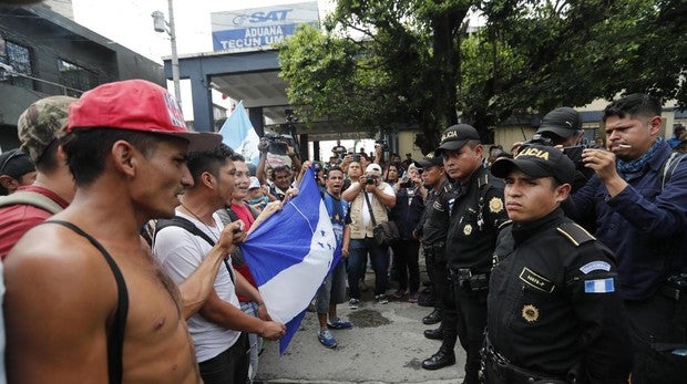 Un grupo de hondureños de la Caravana llega a la frontera con México