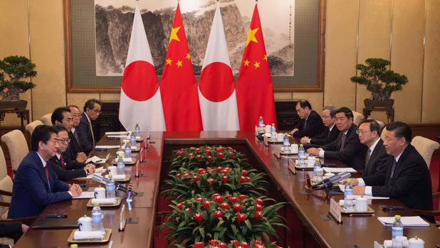 Shinzo Abe y Xi Jinping, durante su encuentro en Pekín