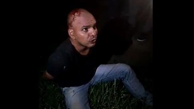 Un vídeo que circula por las redes sociales muestra al hombre explicando a sus agresores que pretendía cobrar una deuda