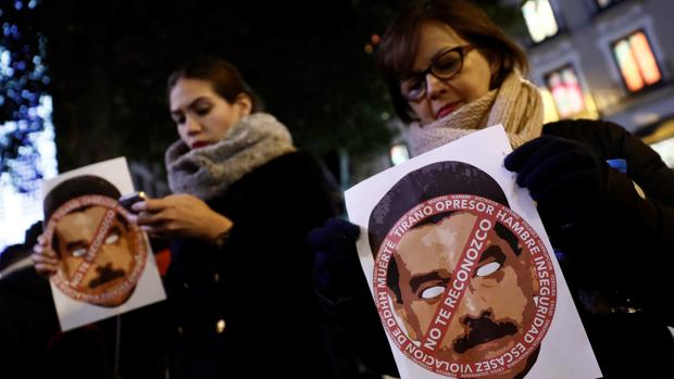 Acto en Madrid contra la ilegítima proclamación de Nicolás Maduro como presidente