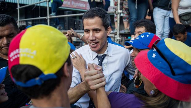 El presidente de la Asamblea Nacional de Venezuela, Juan Guaidó, participa en un Cabildo Abierto
