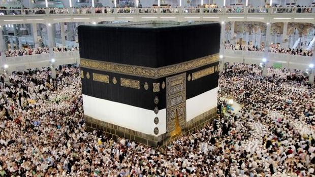 La Kaaba, en plena peregrinación a La Meca