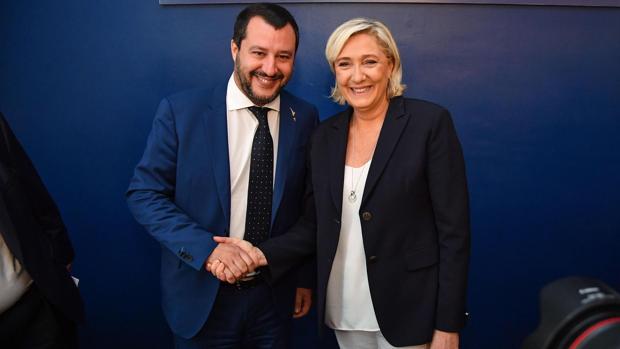Marine le Pen y Matteo Salvini en una reunión en 2018