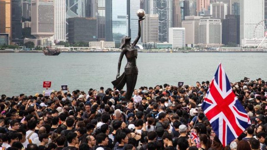 Las protestas de Hong Kong se extienden contra el estraperlo chino