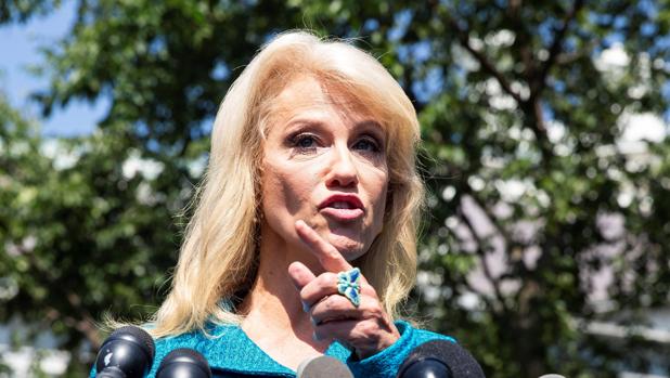 La consejera de Trump, Kelyanne Conway, defiende a Trump por el tuit a las cuatro mujeres congresistas durante una rueda de prensa este martes