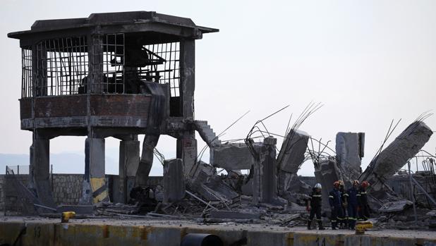 Una estructura parcialmente destruida en el puerto del Pireo