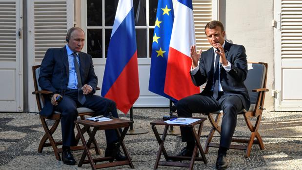 Vladímir Putin y Emmanuel Macron, durante su encuentro en el Fuerte de Bregançon