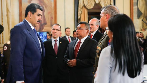 Nicolás Maduro, reunido este domingo con altos funcionarios del gobierno