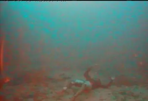 Resultado de imagen para Madre e hija mueren abrazadas en el fondo del mar ante Lampedusa