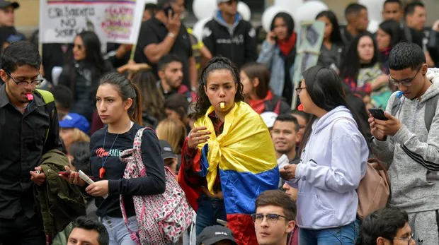 Las Protestas Llegan A Colombia Grandes Marchas Contra Ivan Duque Colapsan Bogota Y Otras Ciudades