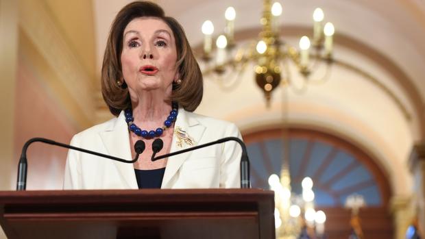 La presidenta de la Cámara de Representantes, Nancy Pelosi, durante el anuncio