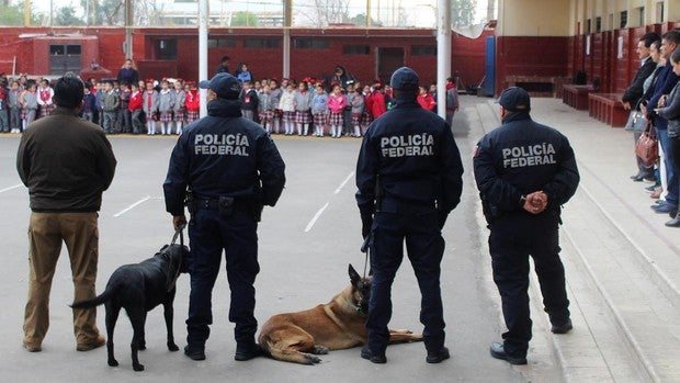 Detienen al abuelo de un niño que mató a su maestra y causó varios heridos en México