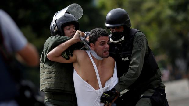 Los cubanos introducen en Venezuela sus métodos de tortura para hacerlas más crueles