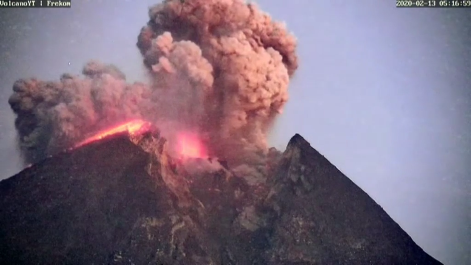 la erupcion de un volcan en directo la erupcion de un volcan en directo