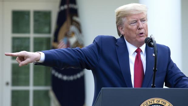 Trump reconoce ahora que el virus podría dejar más de 100.000 muertos en EE.UU.