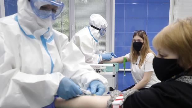 El alcalde de Moscú cree que los rusos no dejarán atrás el coronavirus hasta dentro de un año