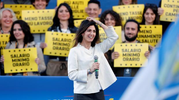 El M5E inicia una nueva época: podrán aliarse con otros partidos y seguir más de dos mandatos
