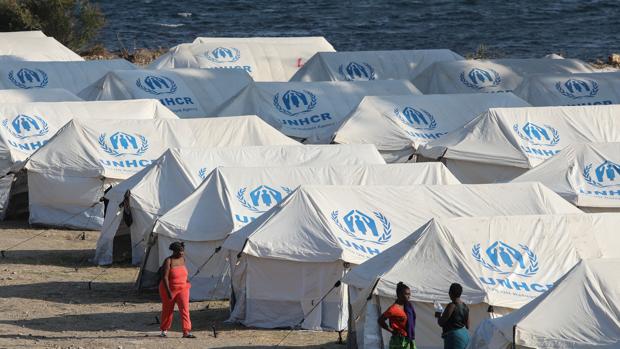 Atenas solo estudiará el asilo de los inmigrantes que se muevan al nuevo campamento en Lesbos
