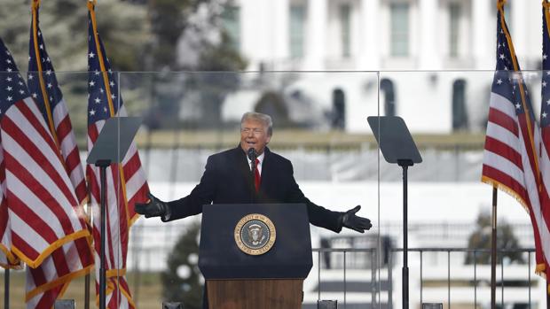 Facebook y Twitter bloquean la cuenta particular de Trump