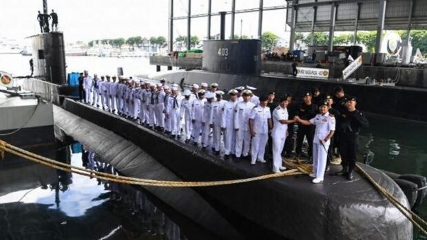 Tripulantes y oficiales del bubmarino KRI Nanggala, durante una ceremonia en la base de Surabaya en 2019