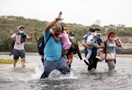 El angustioso drama de los venezolanos atrapados en la frontera de EE.UU.