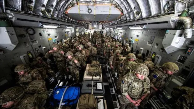 Reino Unido evacúa a sus ciudadanos pero reconoce que algunos no podrán salir de Afganistán