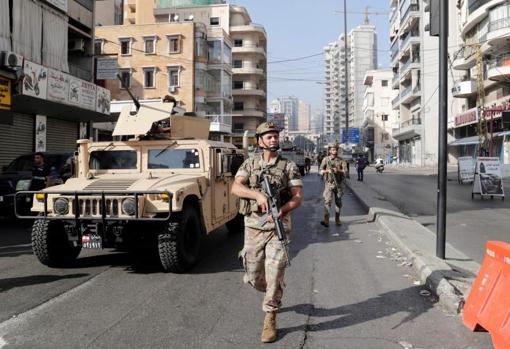 Lebanese army soldiers patrol the area of the clashes