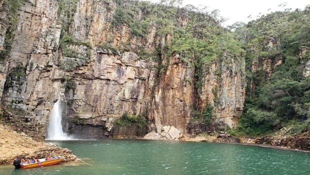 Vista de la pared de la que se desprendieron las rocas