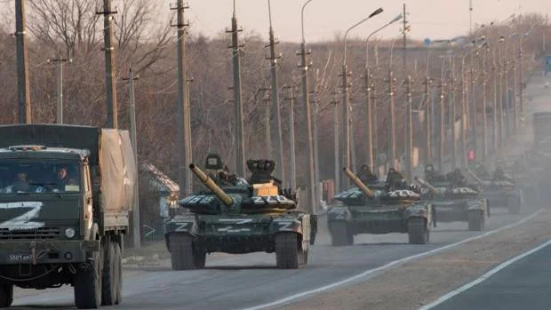 Vehículos militares rusos en Mariúpol