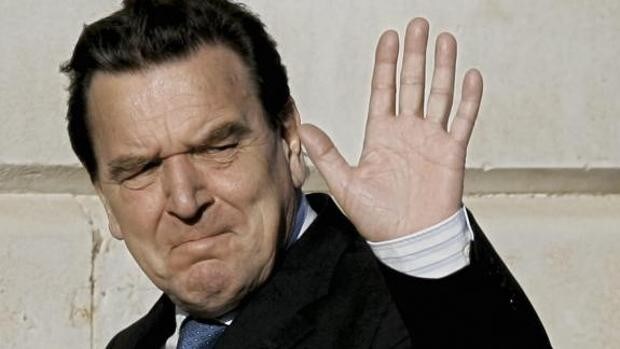 Alemania retira a Schröder sus privilegios de excanciller por sus 'vínculos con Putin'
