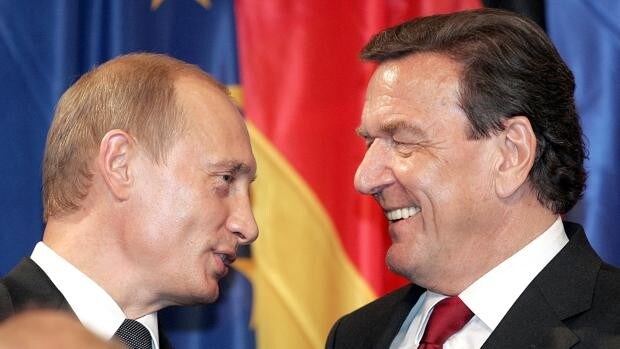 Schröder rectifica y abandona su cargo directivo en la rusa Rosfnet