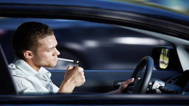 Encender un cigarrillo puede suponernos recorrer 120 metros sin apenas control