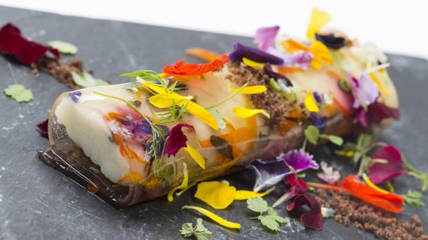 Platos provenientes de la pesca artesanal y de la recuperación de plantas silvestres del Mediterráneo