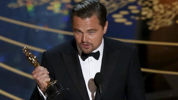 DiCaprio tras recoger su primer Oscar