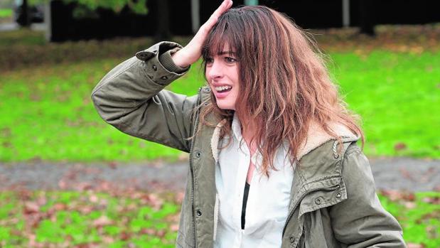 Anne Hathaway protagoniza «Colossal», de Vigalondo