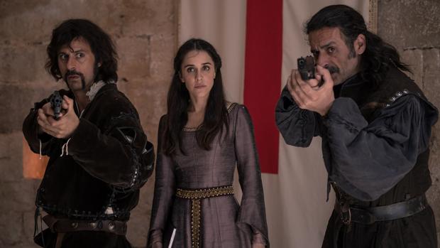 Hugo Silva, Macarena García y Nacho Fresneda, personajes protagonistas de «El Ministerio del Tiempo»