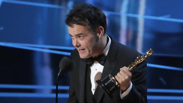 Sebastián Lelio y su estatuilla por «Una mujer fantástica»