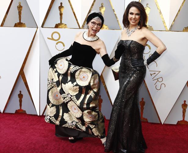 Rita Moreno y Fernanda Luisa Gordon en la alfombra roja